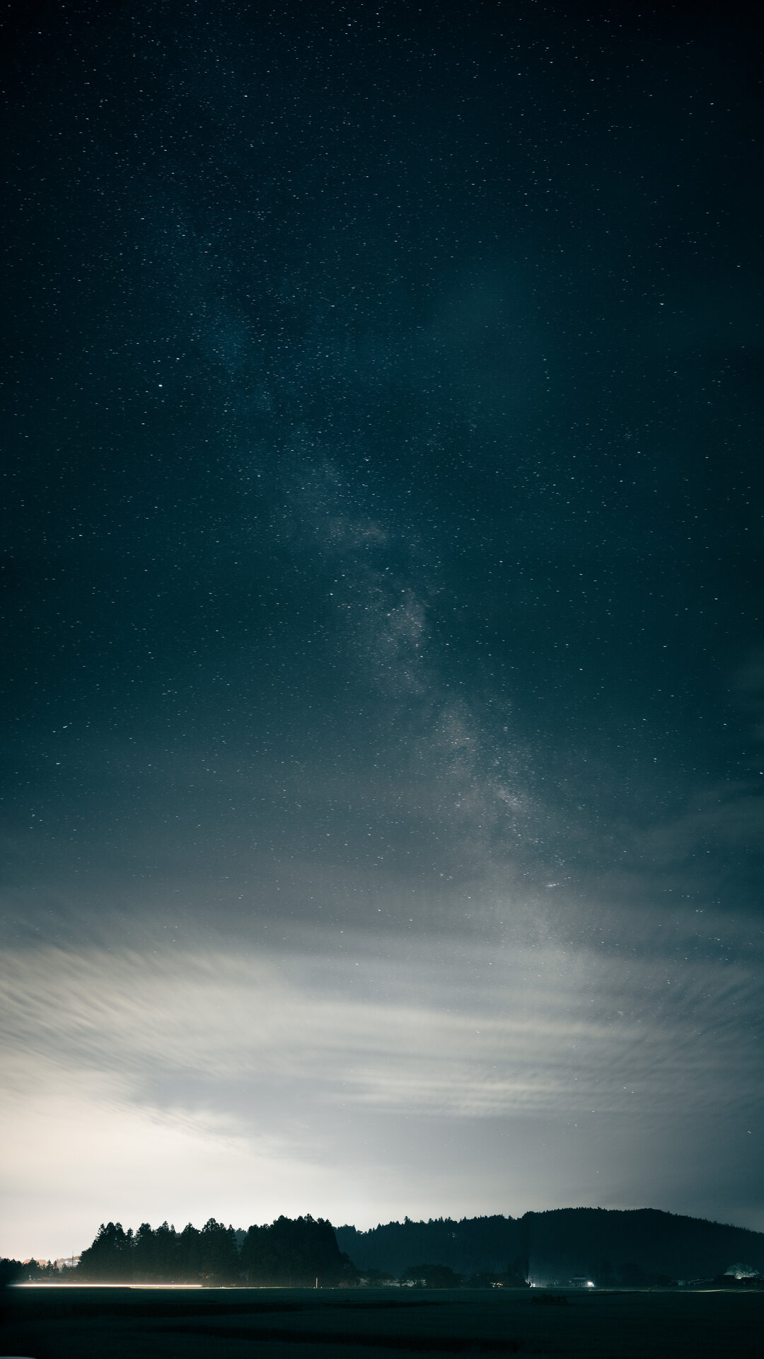 Milchstrasse ueber einem Feld