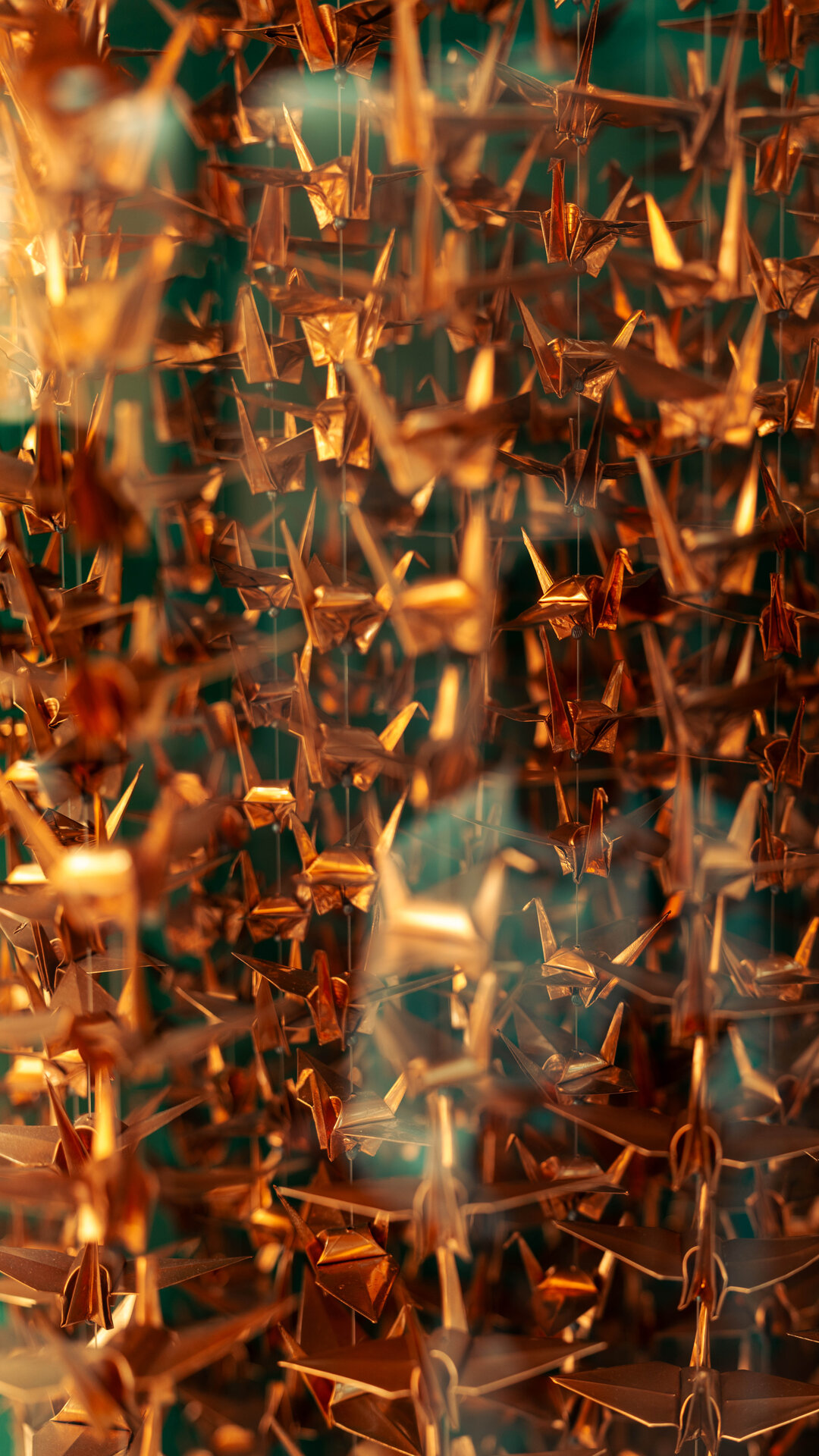 Goldene Origami-Kraniche